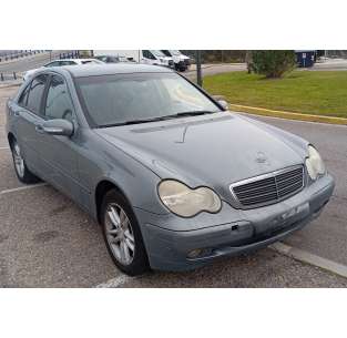 mercedes-benz clase c (w203) berlina del año 2003