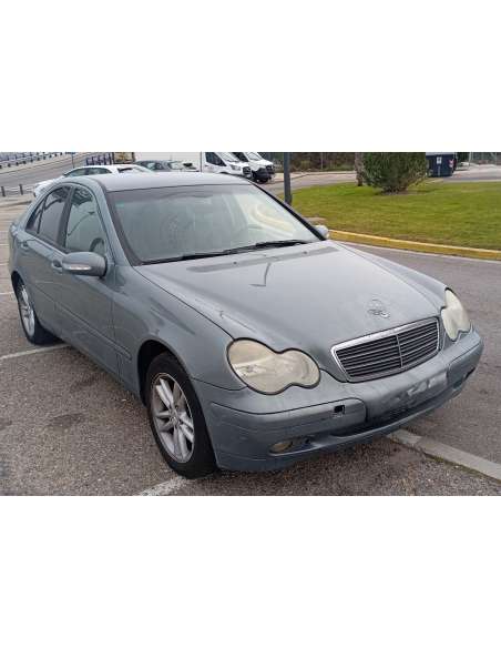 mercedes-benz clase c (w203) berlina del año 2003