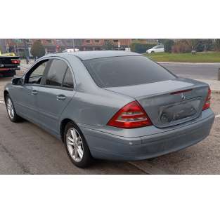 mercedes-benz clase c (w203) berlina del año 2003 2