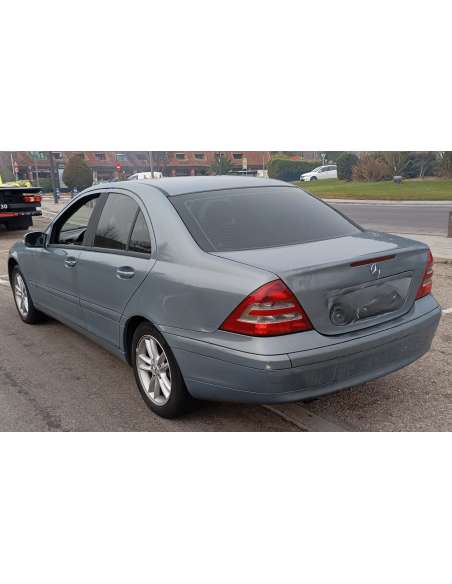 mercedes-benz clase c (w203) berlina del año 2003