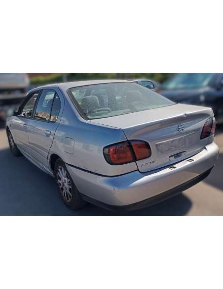 nissan primera berlina (p11) del año 2001