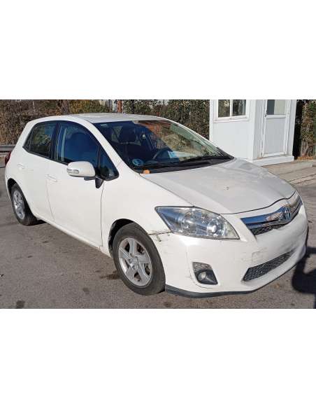 toyota auris del año 2011