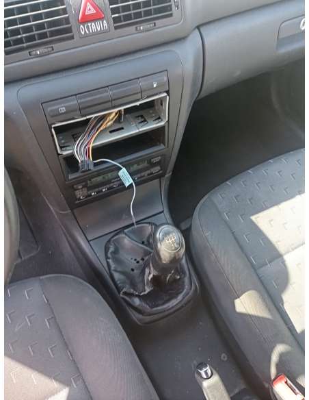 skoda octavia combi (1u5) del año 2000