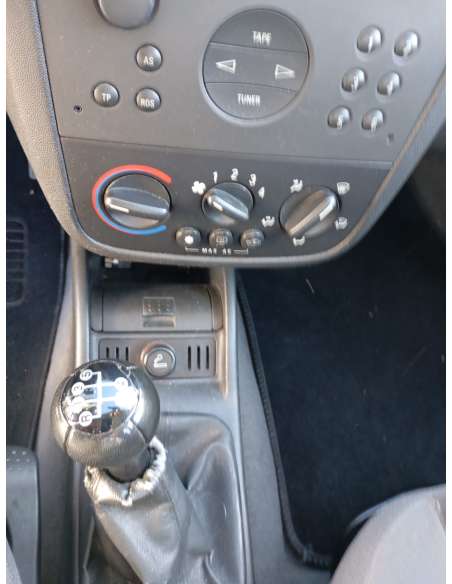 opel corsa c del año 2000