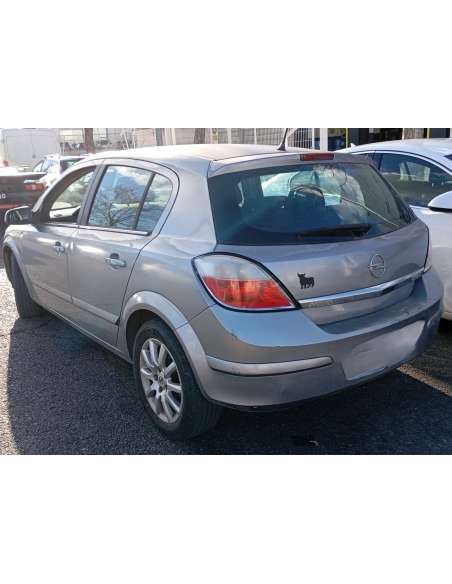 opel astra h berlina del año 2004