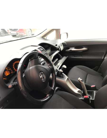 toyota auris del año 2008