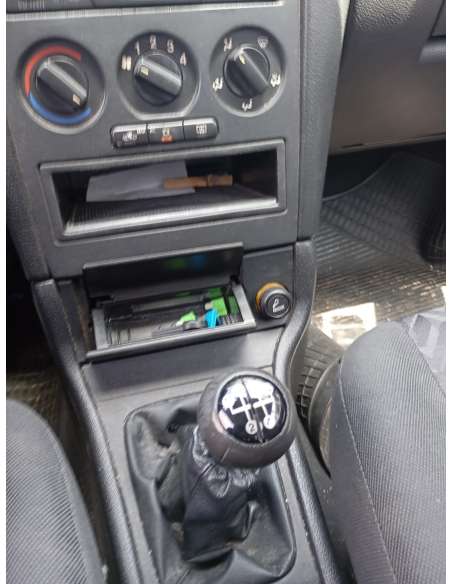 opel astra g berlina del año 2002