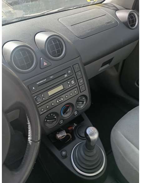 ford fiesta (cbk) del año 2002