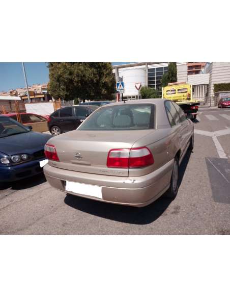 opel omega b del año 2000