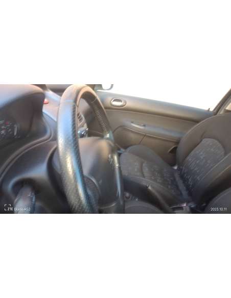 peugeot 206 berlina del año 2002
