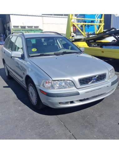 volvo v40 familiar del año 2003