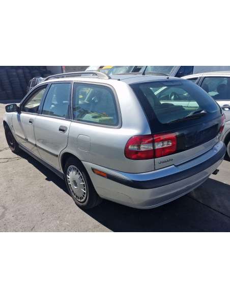 volvo v40 familiar del año 2003