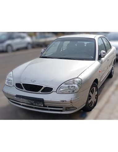 daewoo nubira berlina del año 2001