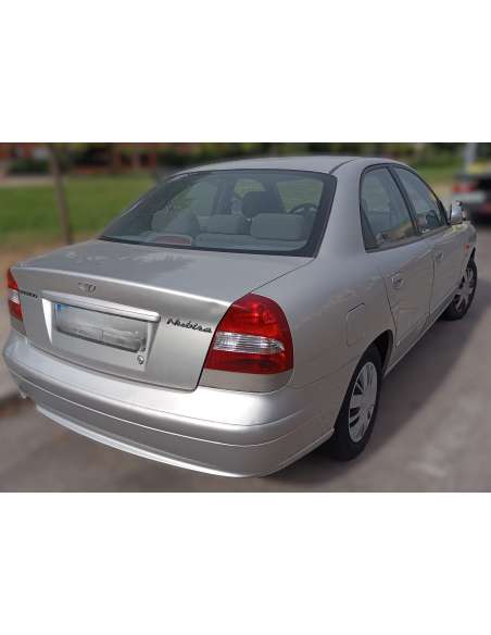 daewoo nubira berlina del año 2001