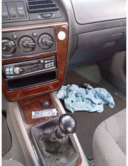 daewoo nubira berlina del año 2001