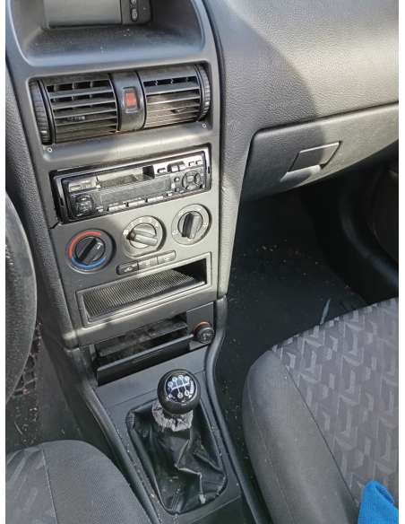 opel astra g berlina del año 2002