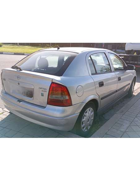 opel astra g berlina del año 2002