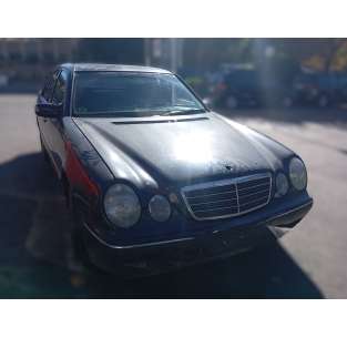 mercedes-benz clase e (w210) berlina del año 2002