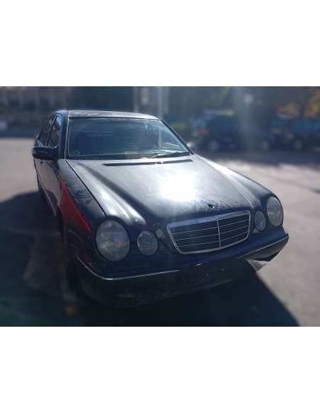 mercedes-benz clase e (w210) berlina del año 2002
