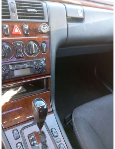 mercedes-benz clase e (w210) berlina del año 2002