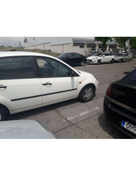 ford fiesta (cbk) del año 2004