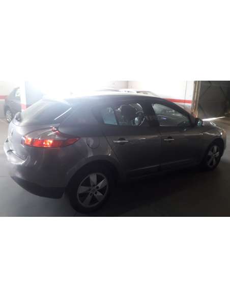 renault megane iii berlina 5 p del año 2009