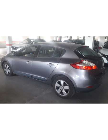 renault megane iii berlina 5 p del año 2009