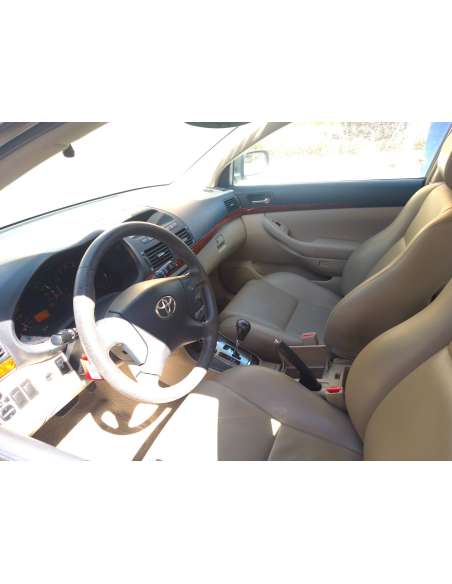 toyota avensis berlina (t25) del año 2005