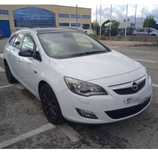 opel astra j sports tourer del año 2011
