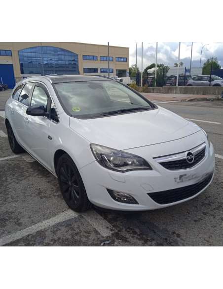 opel astra j sports tourer del año 2011