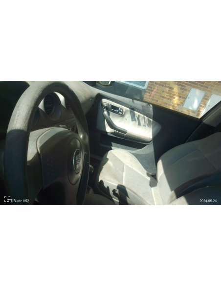 seat ibiza (6l1) del año 2002