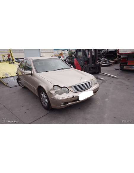mercedes-benz clase c (w203) berlina del año 2002