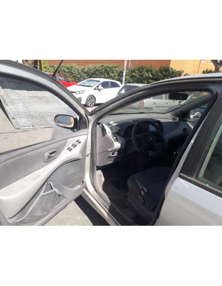 nissan almera tino (v10m) del año 2005