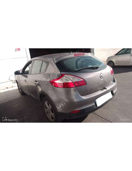 renault megane iii berlina 5 p del año 2009