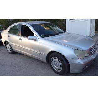 mercedes-benz clase c (w203) berlina del año 2002