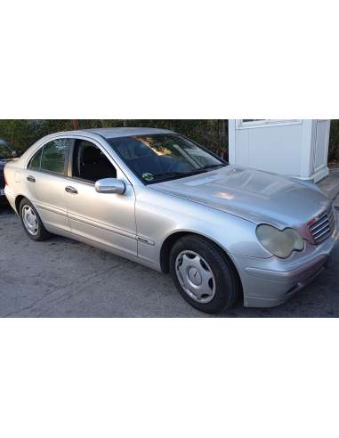 mercedes-benz clase c (w203) berlina del año 2002