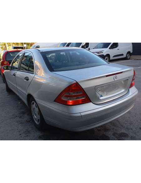 mercedes-benz clase c (w203) berlina del año 2002