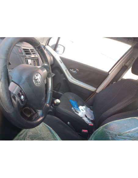 toyota yaris del año 2011