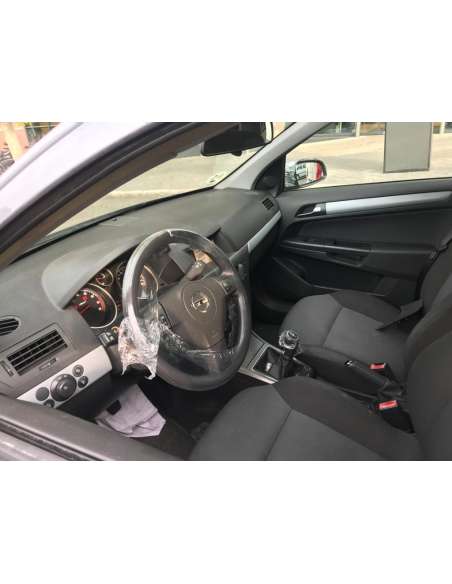 opel astra h berlina del año 2005