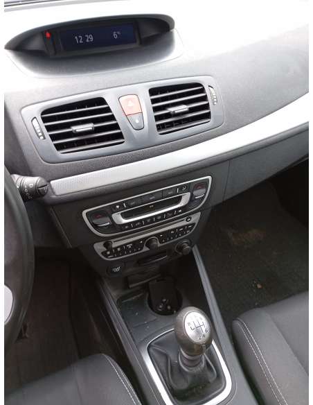 renault megane iii berlina 5 p del año 2009