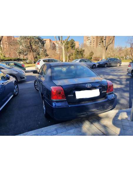 toyota avensis berlina (t25) del año 2004