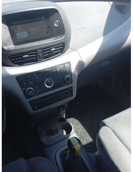 nissan almera tino (v10m) del año 2004