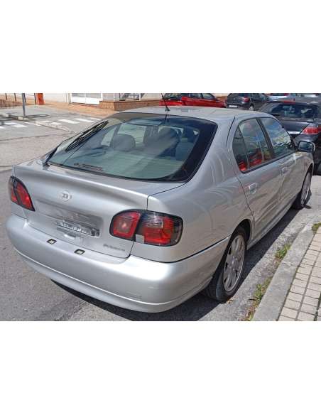 nissan primera berlina (p11) del año 2000