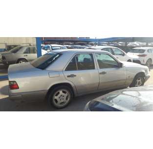 mercedes-benz clase e (w124) berlina del año 2002 2