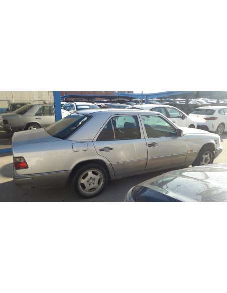 mercedes-benz clase e (w124) berlina del año 2002