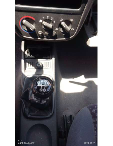 opel corsa c del año 2001