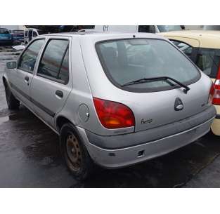 ford fiesta berlina del año 2001 2