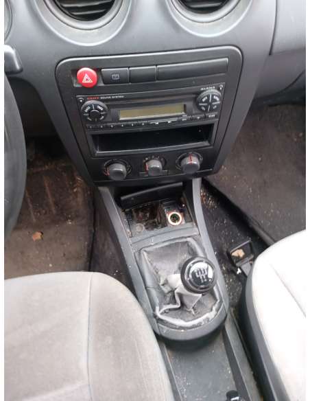 seat ibiza (6l1) del año 2003