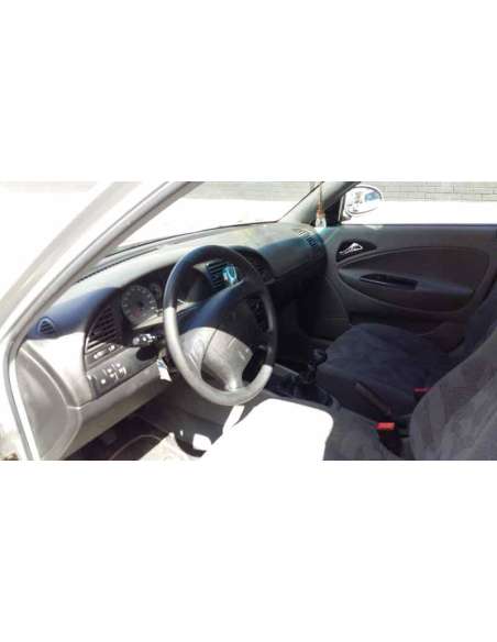 daewoo nubira berlina del año 2001