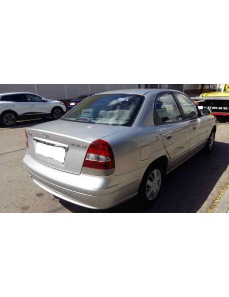 daewoo nubira berlina del año 2001